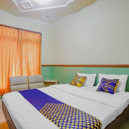 Spot On 90092 Dewi Safitri Hotel Semarang Esterno foto
