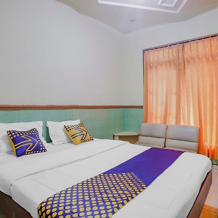 Spot On 90092 Dewi Safitri Hotel Semarang Esterno foto