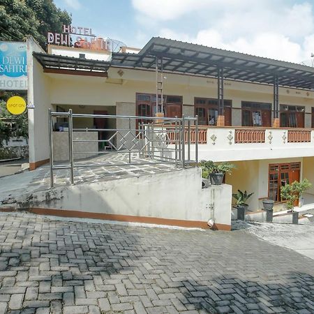 Spot On 90092 Dewi Safitri Hotel Semarang Esterno foto