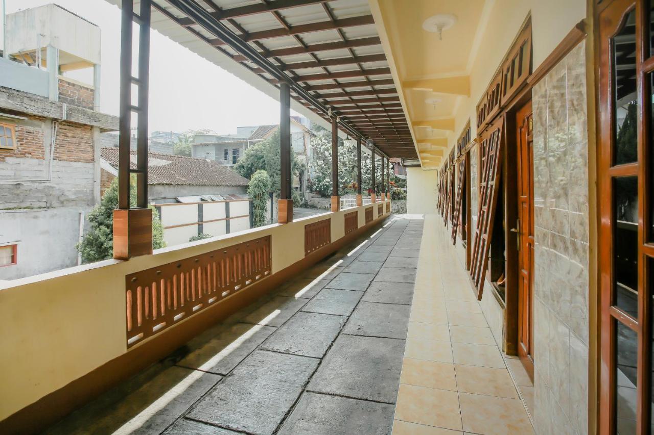 Spot On 90092 Dewi Safitri Hotel Semarang Esterno foto