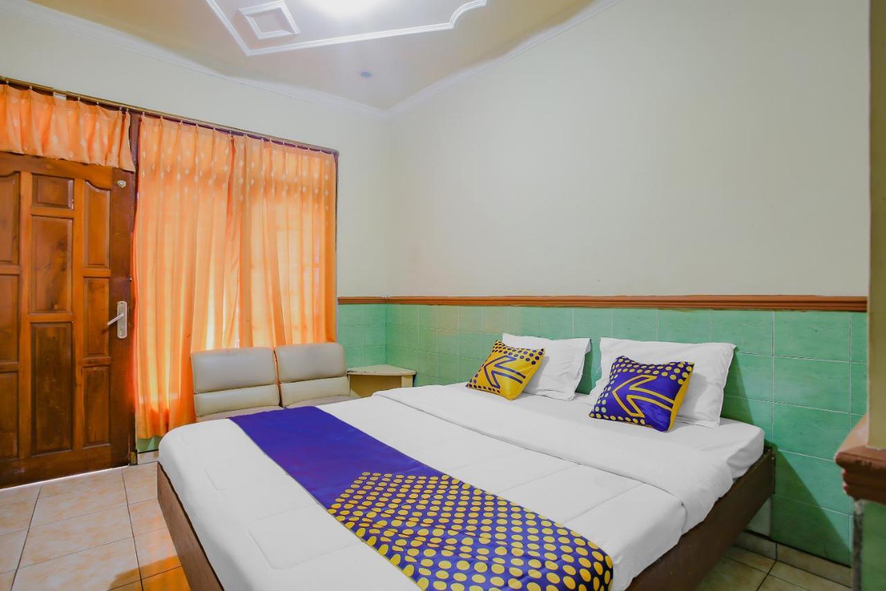 Spot On 90092 Dewi Safitri Hotel Semarang Esterno foto