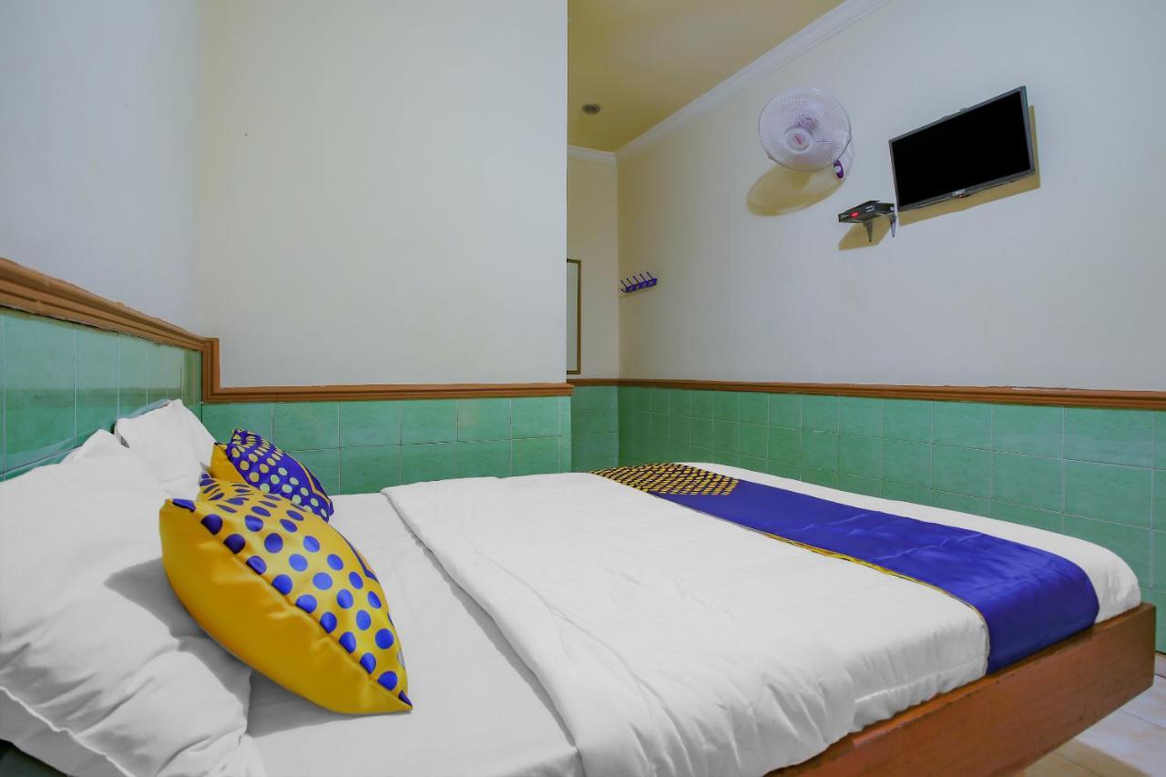 Spot On 90092 Dewi Safitri Hotel Semarang Esterno foto