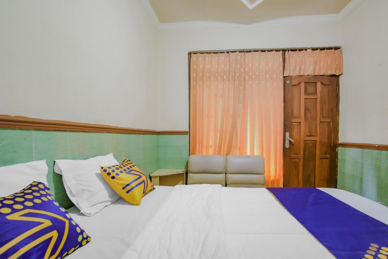 Spot On 90092 Dewi Safitri Hotel Semarang Esterno foto