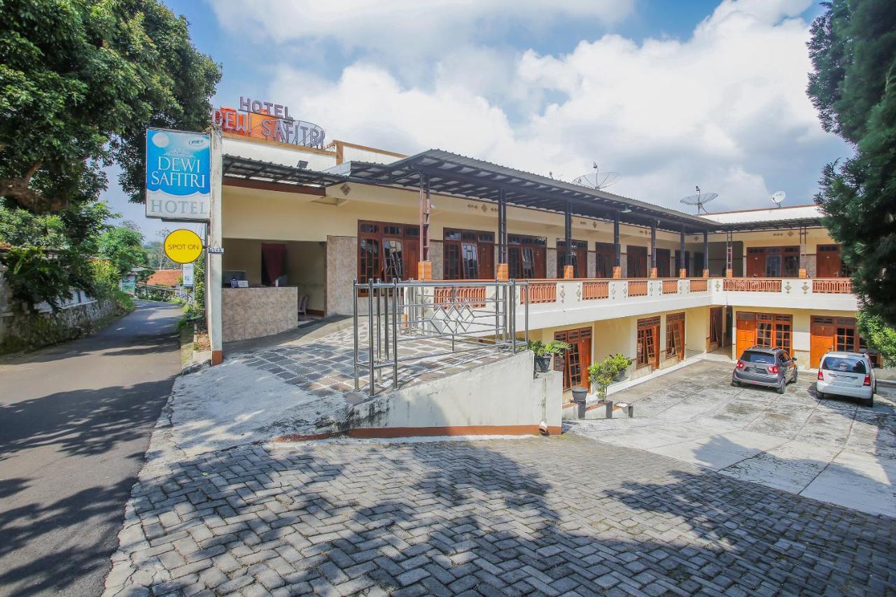 Spot On 90092 Dewi Safitri Hotel Semarang Esterno foto