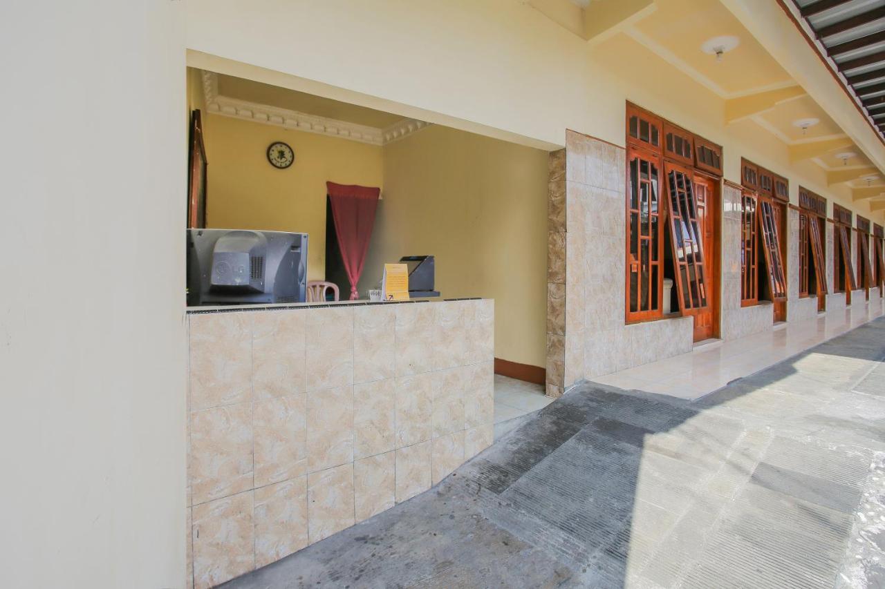Spot On 90092 Dewi Safitri Hotel Semarang Esterno foto