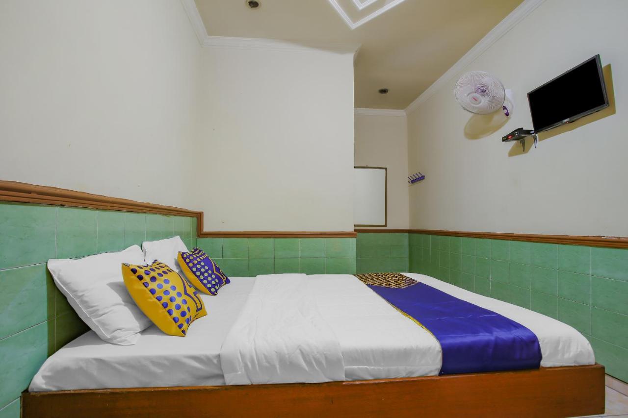 Spot On 90092 Dewi Safitri Hotel Semarang Esterno foto