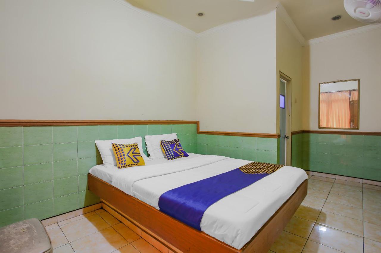 Spot On 90092 Dewi Safitri Hotel Semarang Esterno foto