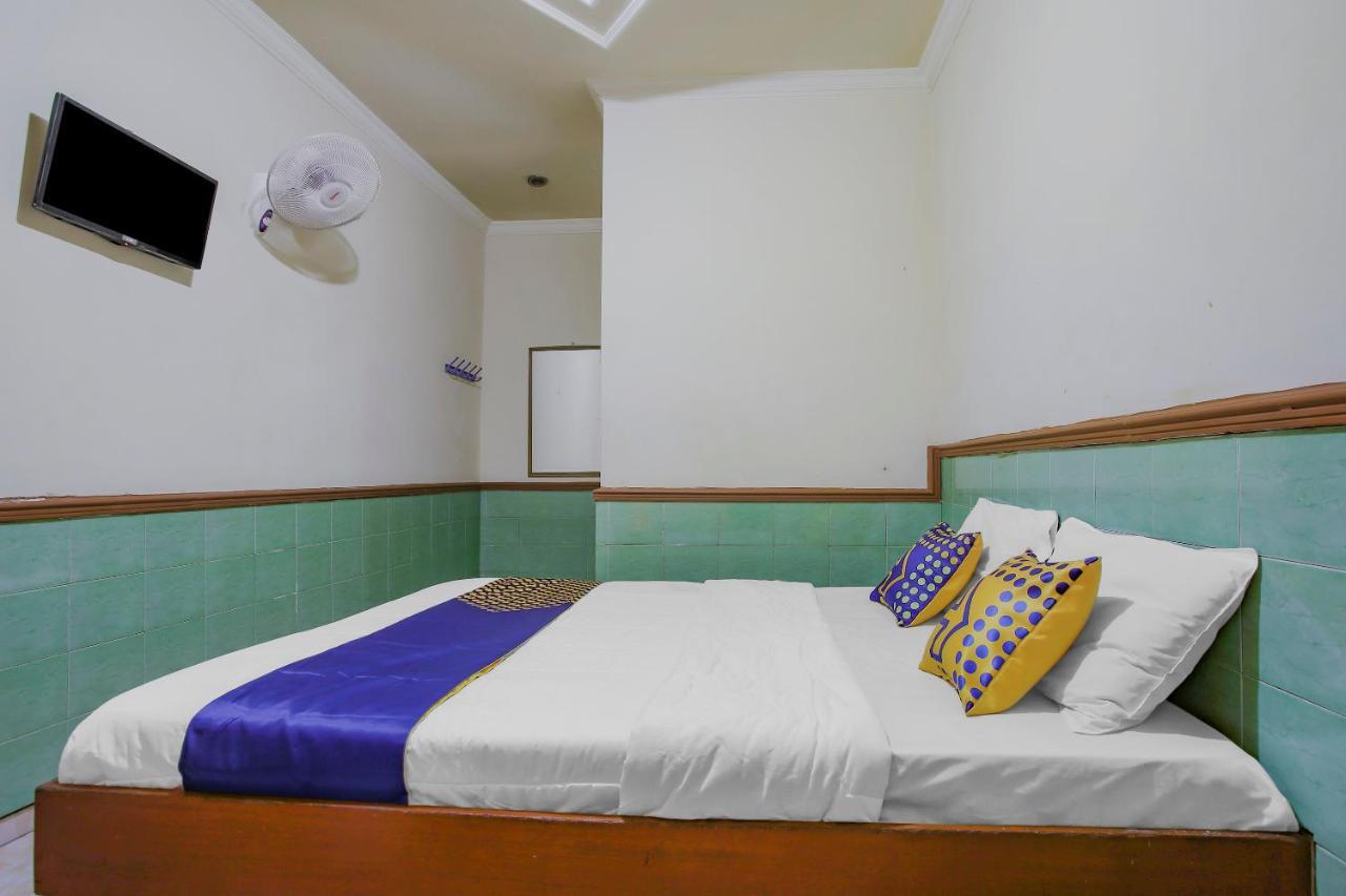 Spot On 90092 Dewi Safitri Hotel Semarang Esterno foto