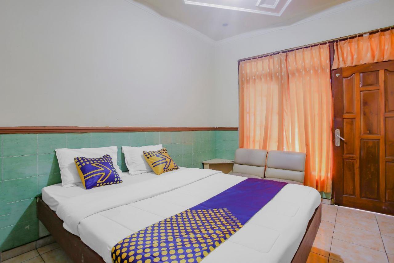 Spot On 90092 Dewi Safitri Hotel Semarang Esterno foto