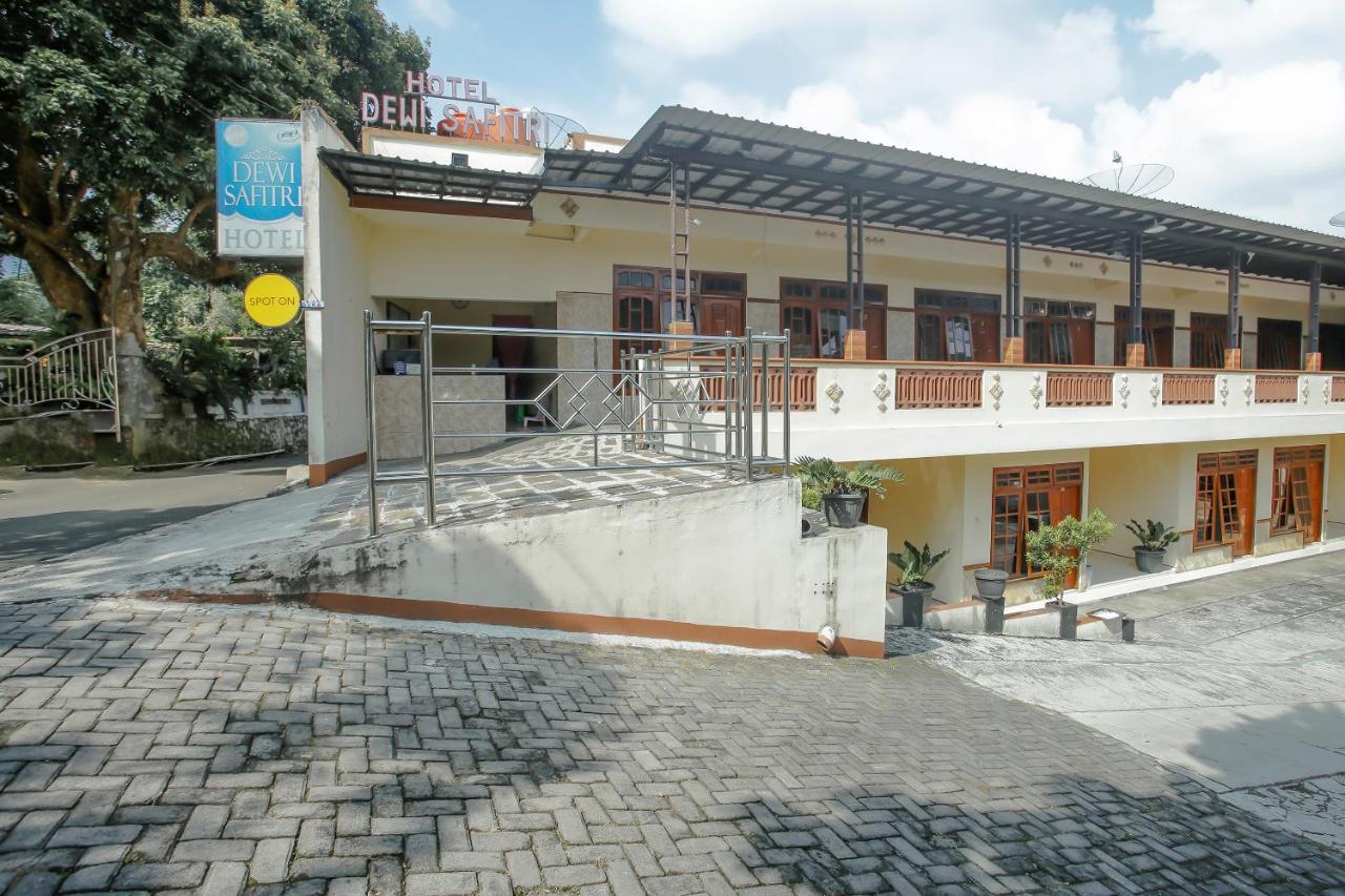 Spot On 90092 Dewi Safitri Hotel Semarang Esterno foto