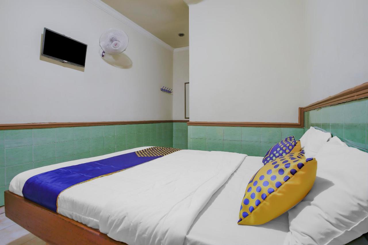 Spot On 90092 Dewi Safitri Hotel Semarang Esterno foto