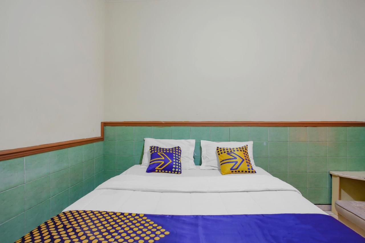Spot On 90092 Dewi Safitri Hotel Semarang Esterno foto