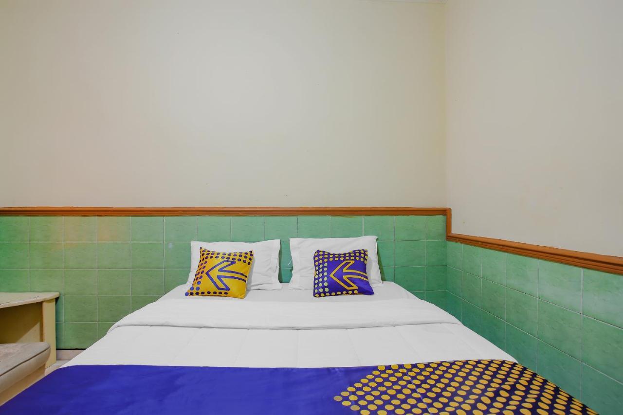 Spot On 90092 Dewi Safitri Hotel Semarang Esterno foto