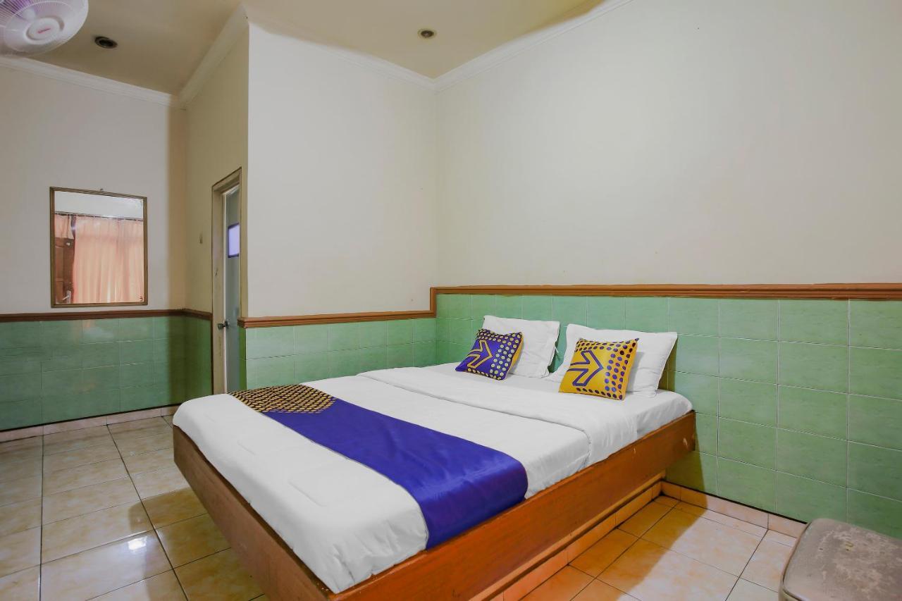 Spot On 90092 Dewi Safitri Hotel Semarang Esterno foto