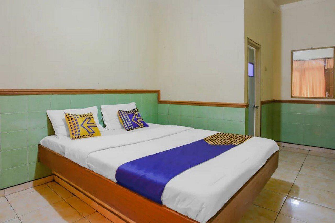 Spot On 90092 Dewi Safitri Hotel Semarang Esterno foto